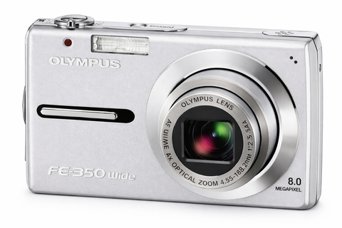 Olympus FE-350 digitale compactcamera, zilver, schuin vooraanzicht met 4x zoomlens en opschrift FE-350 Wide, tweedehands
