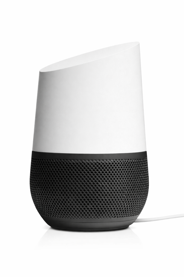 Google Home smart speaker, wit met zwarte voet, schuin van voren met snoer, tweedehands