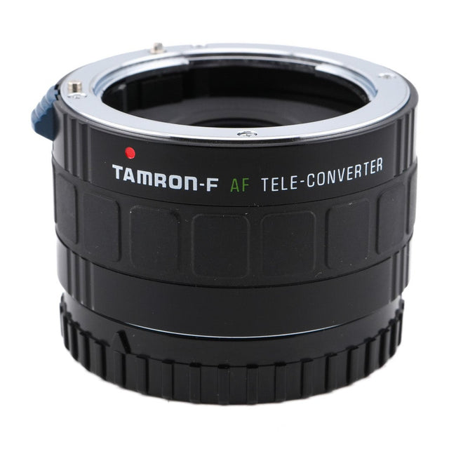 Tamron-F AF Tele-Converter 2x MX-AF BBAR MC7 voor Minolta AF / Sony A, zijkant met opschrift en achterdop, zwart
