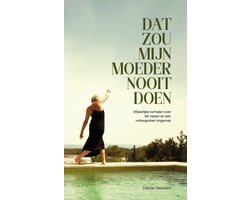Dat zou mijn moeder nooit doen, Carine Vaessen, omslag met een vrouw in een zwarte jurk bij een zwembad, tweedehands