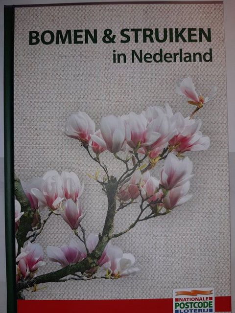 Bomen & struiken in Nederland, Allen Coombes, omslag met een bloeiende tak met roze en witte bloemen, tweedehands