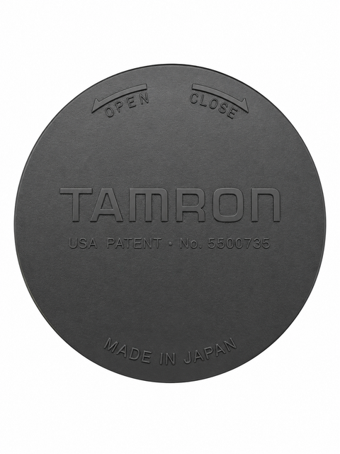 Tamron body cap voor Adaptall-2 lenssysteem, zwart met ingeperst Tamron-logo en pijlen Open en Close, voorkant
