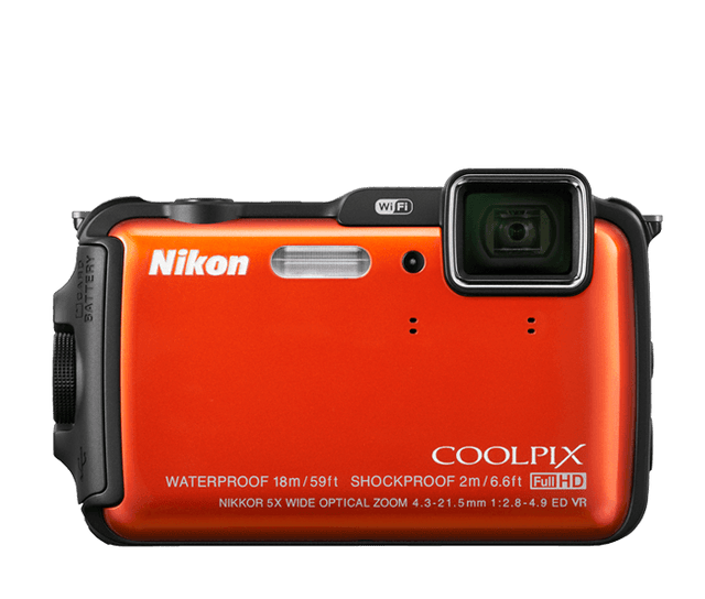 Nikon Coolpix AW120 waterdichte compactcamera, oranje uitvoering, voorkant met Waterproof 18m-opschrift, tweedehands