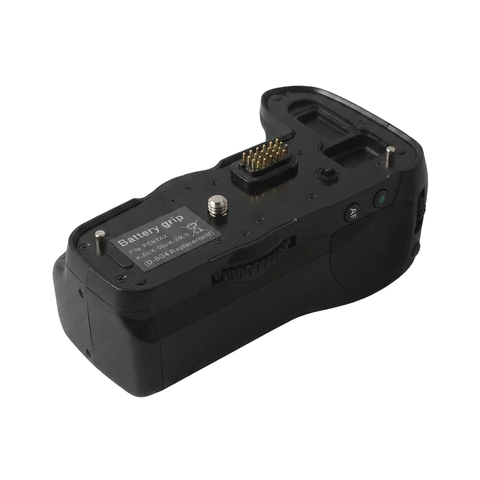 Batterijgrip voor Pentax K-7, K-5, K-5 II en K-5 IIs, schuin vooraanzicht