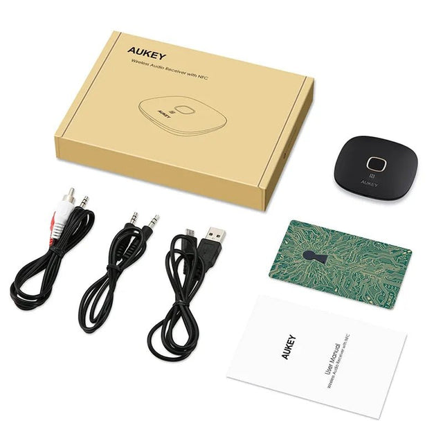 Aukey BR-C16 draadloze audio receiver met NFC, zwart, overzicht van de inhoud met doos, receiver, drie kabels en handleiding