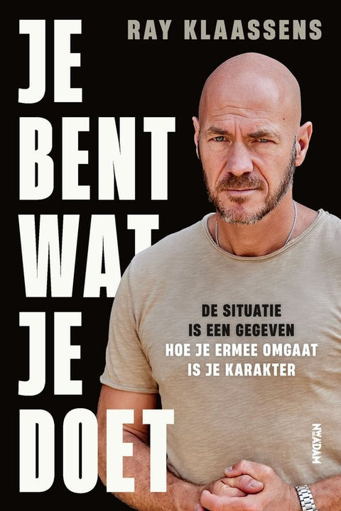 Je bent wat je doet, Ray Klaassens, boekomslag voorkant met portret van de auteur, tweedehands