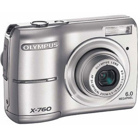 Olympus X-760 digitale compactcamera, zilver, schuin vooraanzicht met 3x zoomlens en 6.0 megapixel, tweedehands