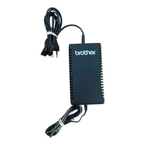 Brother AD-8000 AC power adapter voor P-touch PT-8000, PT-PC, PT-30 en PT-35, zwart, met stroomkabel, tweedehands