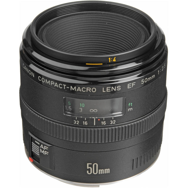 Canon EF 50mm f/2.5 Compact Macro lens, zwart, zijkant met afstandsschaal en AF MF-schakelaar, tweedehands