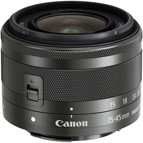 Canon EF-M 15-45mm f/3.5-6.3 IS STM lens, grafietgrijze uitvoering, schuin van voren met zoomschaal 15 tot 45, tweedehands