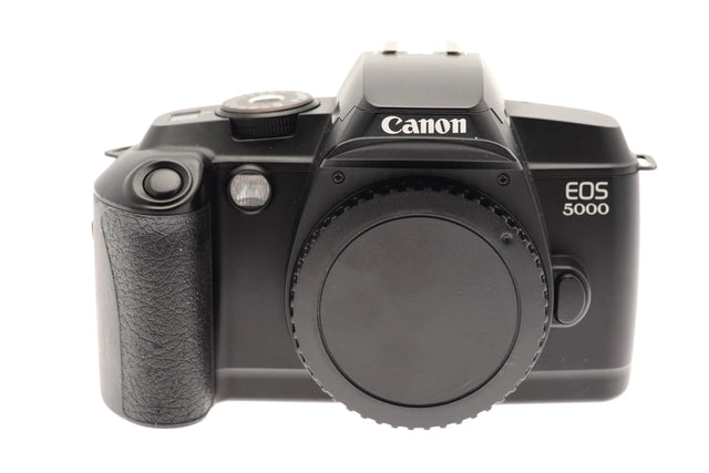 Canon EOS 5000 analoge spiegelreflexcamera body, zwart, voorkant met bodydop, tweedehands