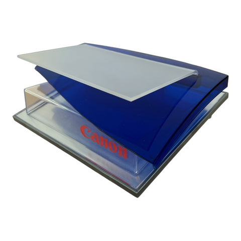Canon-Vintage Display Standaard – Blauw Acryl Winkeldisplay voor Camera of Accessoires Tweedehands