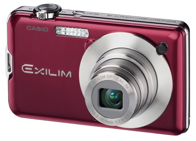 Casio Exilim EX-S10 digitale compactcamera, rood, voorkant schuin met zilveren lensplaat en 3x zoomlens