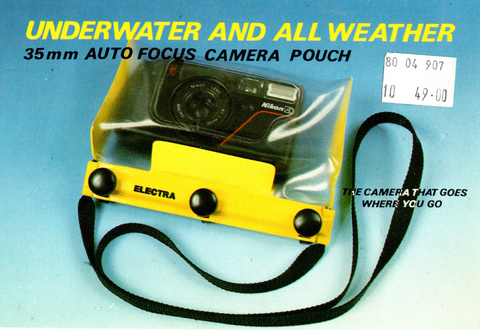 Electra waterdichte camera pouch voor 35mm autofocus camera's, verpakking met camera in gele pouch en draagkoord
