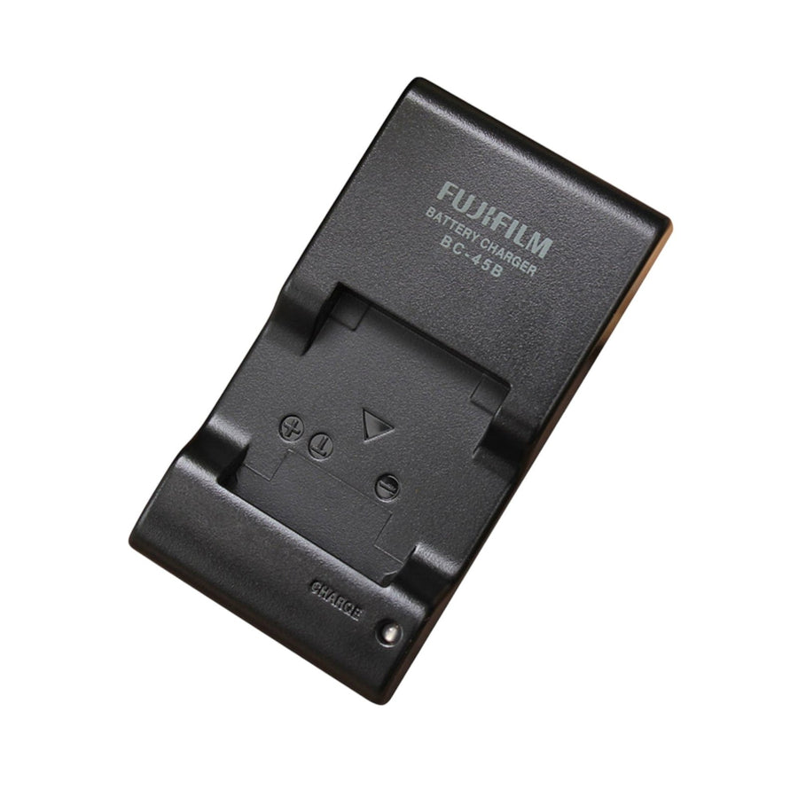 Fujifilm BC-45B acculader voor NP-45 en NP-45A, zwart, lader schuin van boven met leeg laadvak, tweedehands