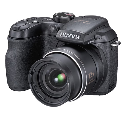 Fujifilm FinePix S1500 bridgecamera, zwart, schuin van voren met 12x zoomlens, tweedehands
