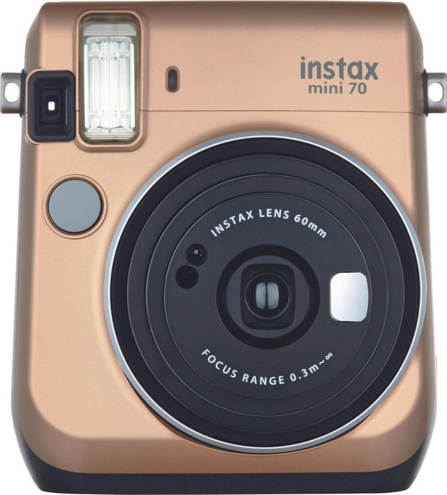 Fujifilm Instax Mini 70 instant camera, goud, voorkant met zwarte lensring, flitser en zoeker