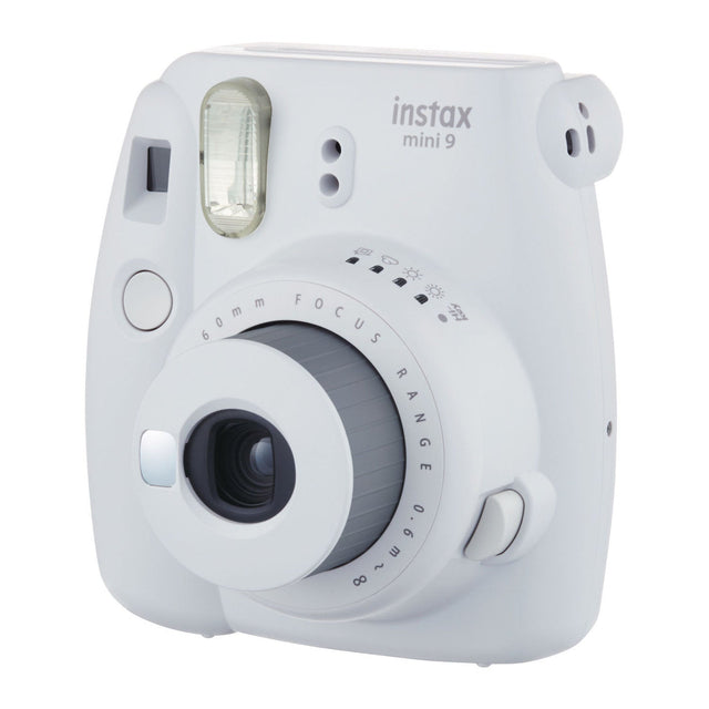 Fujifilm Instax Mini 9 instant camera, smokey wit, schuin van voren, tweedehands
