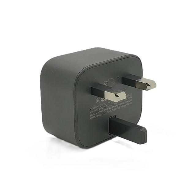 Google USB oplaadblokje met Britse stekker, zwart, adapterblok schuin van voren, tweedehands
