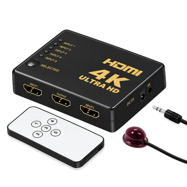 Zwarte HDMI-switch 5 in 1 uit met witte afstandsbediening en IR-ontvanger aan een snoer