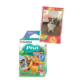 Instax Digital Film voor Pivi met Winnie de Poeh kader - doos met Poeh, Teigetje en Knorretje en een voorbeeldprint