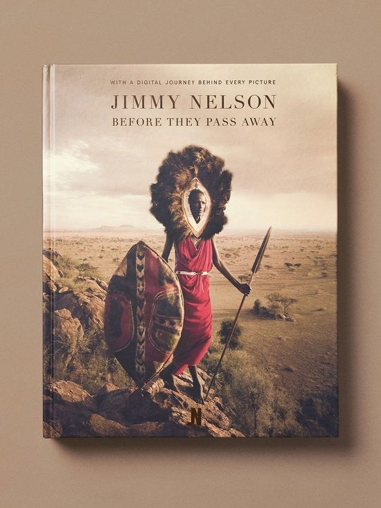 Before They Pass Away, Jimmy Nelson, fotoboek op beige ondergrond met krijger in woestijn op de omslag, tweedehands