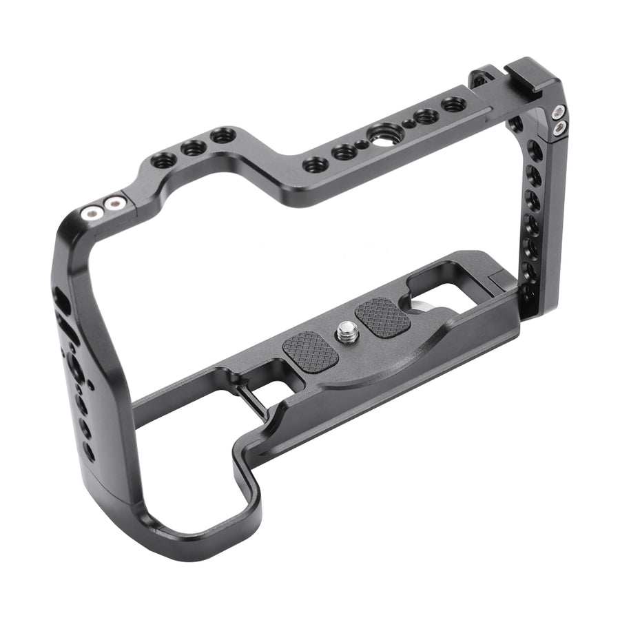 KingMa camera cage voor Canon EOS RP, zwart, aluminium cage schuin van voren met rubberen pads en statiefschroef