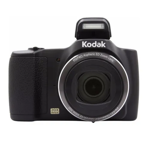 Kodak PixPro FZ201 digitale compactcamera, zwart, voorkant met 20x groothoekzoomlens en uitgeklapte flitser, tweedehands
