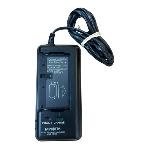 Minolta VAC-400E adapter voor VBP-400, zwarte AC adapter en lader met opschrift Minolta VAC-400E en netsnoer, tweedehands