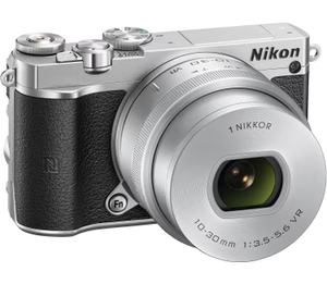1 J5 Systeemcamera + VR 10-30mm f/3.5-5.6 PD-Zoom - Zilver (In doos)