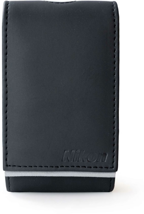 Nikon ALM2400BV compact camera case, zwart, met klep en ingeperst Nikon-logo, voorkant