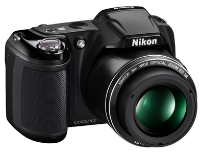 Nikon Coolpix L810 digitale bridgecamera, zwart, voorkant schuin met 26x Nikkor-zoomlens