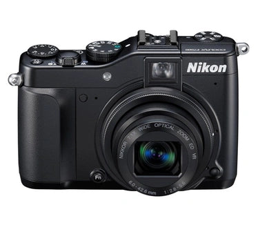 Nikon Coolpix P7000 digitale compactcamera, zwart, voorkant met 7.1x Nikkor-zoomlens en zoeker