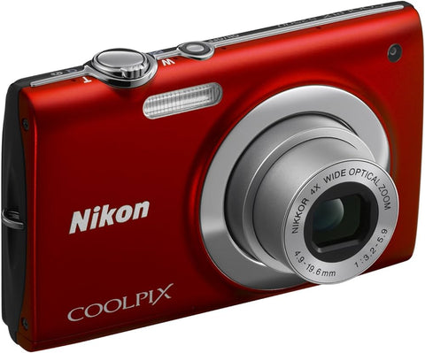 Nikon Coolpix S2500 digitale compactcamera, rood, schuin vooraanzicht met 4x zoomlens