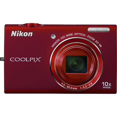 Nikon Coolpix S6200 compactcamera, rood, voorkant met 10x Nikkor-zoomlens
