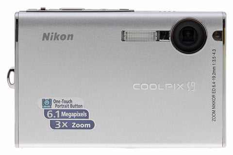 Nikon Coolpix S9 digitale compactcamera, zilver, voorkant met 3x zoom en 6.1 megapixel