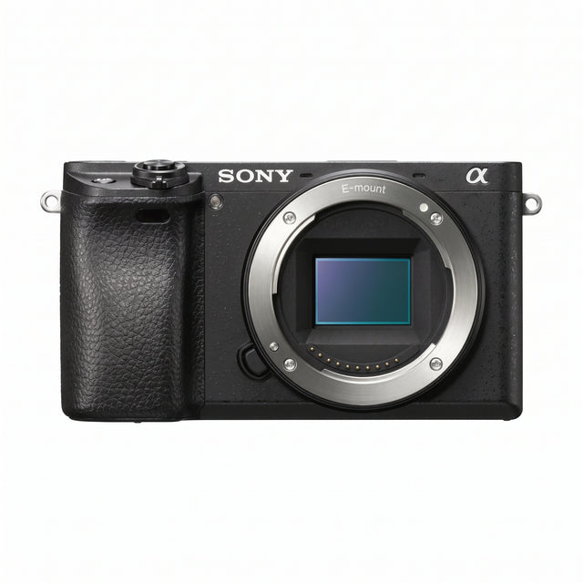 Sony Alpha A6300 systeemcamera body, zwart, voorkant zonder lens met zicht op de sensor en E-mount-vatting
