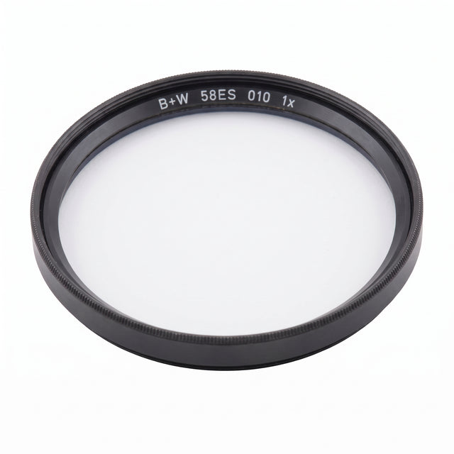 B+W 010 UV-Haze 1x filter ES-uitvoering, zwarte schroefring, schuin vooraanzicht