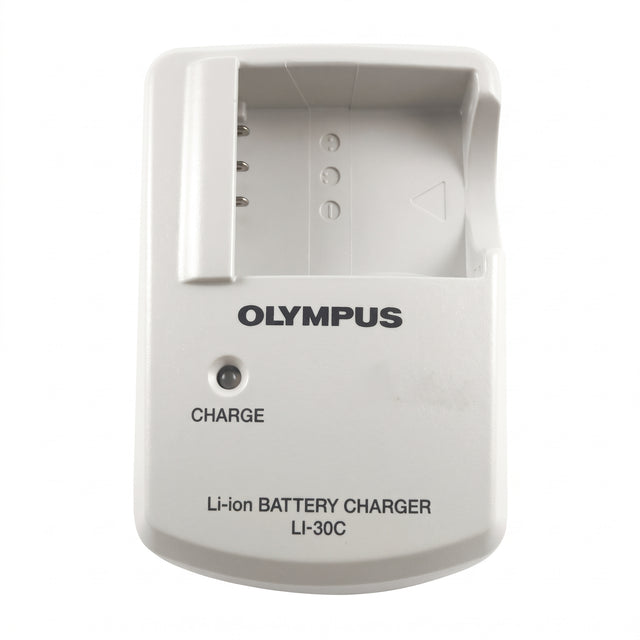 Olympus LI-30C acculader voor LI-30B, lichtgrijze lader van voren met leeg laadvak en CHARGE-lampje