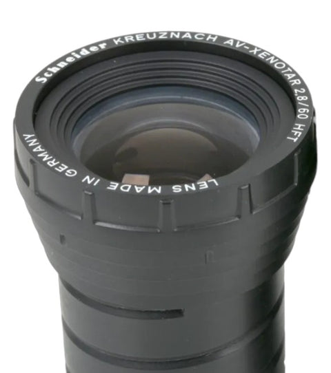Rolleivision AV-Xenotar 60 mm f/2.8 HFT projectielens van Schneider Kreuznach, voorkant met opschrift