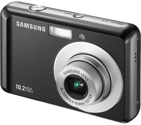 Samsung ES15 digitale compactcamera, zwart, schuin van voren met 3x zoomlens