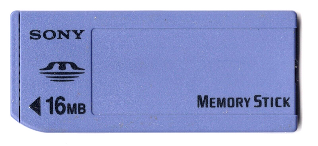 Sony Memory Stick 16MB geheugenkaart, paars, voorkant, tweedehands