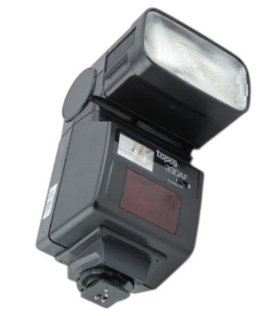 Topca 330 AF flitser voor Nikon F-mount spiegelreflexcamera's, zwart, voorkant met kantelbare flitskop