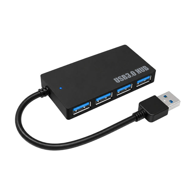 Platte zwarte USB 3.0 hub met vier blauwe USB-poorten op een rij aan de zijkant, blauw lampje en vaste kabel met USB-A-stekker
