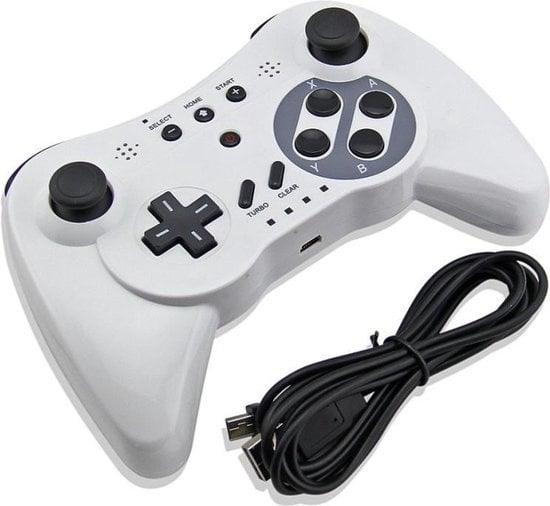 Pro Controller voor Nintendo Wii U in NES-stijl, wit met grijs, schuin van boven met usb-kabel, tweedehands