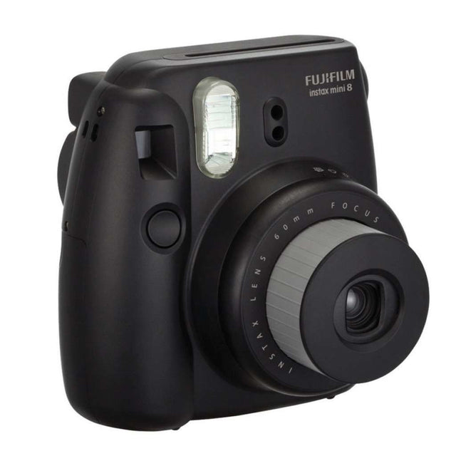 Fujifilm Instax Mini 8 instant camera, zwart, schuin van voren, tweedehands
