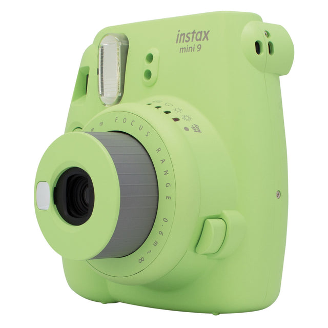 Fujifilm Instax Mini 9 instant camera, groen Lime Green, voorkant schuin