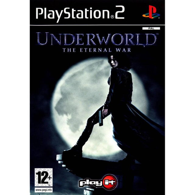 PlayStation 2 Underworld The Eternal War van Play It, doos voorkant met een vrouw in lange jas voor de volle maan